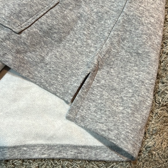 Womens Under Armour Softball Hoodie Sweatshirt (M) - Picture 7 of 8